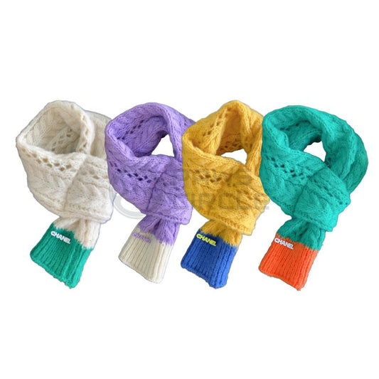 Chewnel knit scarf for dog