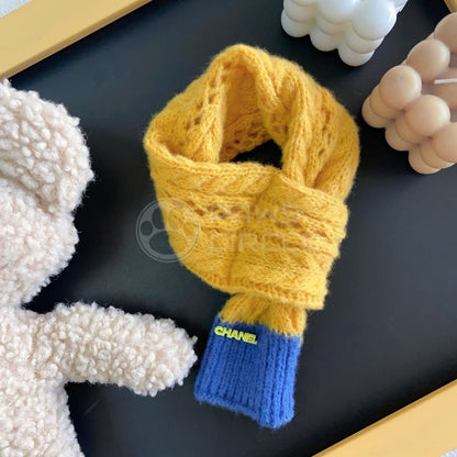 Chewnel knit scarf for dog