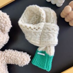 Chewnel knit scarf for dog